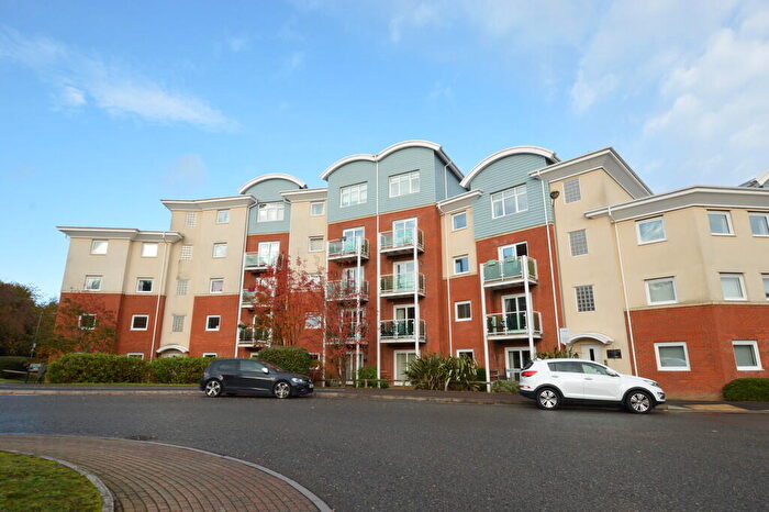 2 Bedroom Apartment For Sale In Foxboro Road, Redhill, RH1