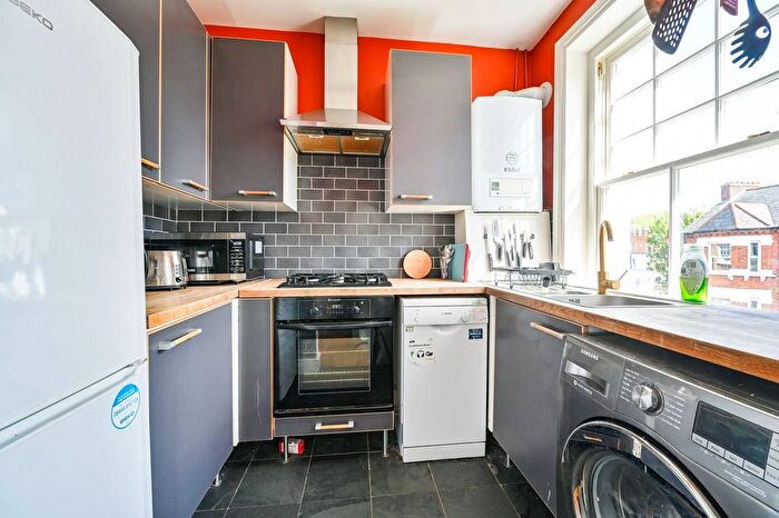2 Bedroom Flat For Sale In Hackford Road, Oval, London, SW9
