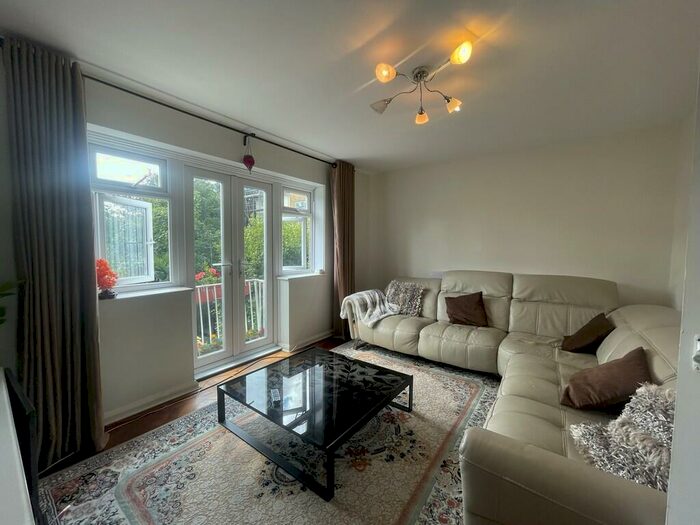 2 Bedroom Flat To Rent In Clermont Court, Clermont Road, BN1