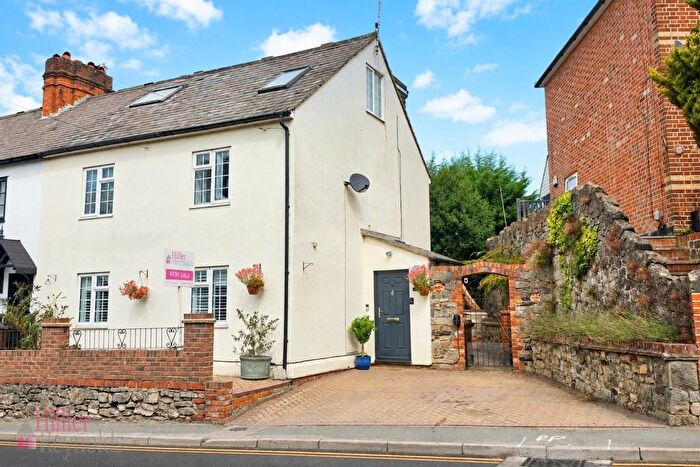 4 Bedroom End Of Terrace House For Sale In Sevenoaks Road, Borough Green, TN15