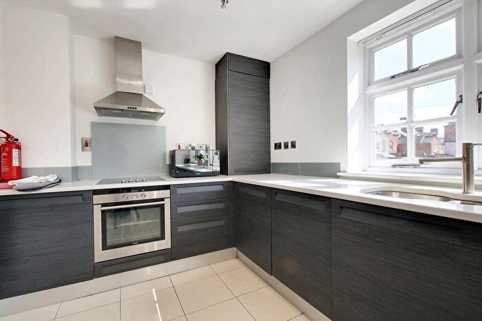 2 Bedroom Apartment For Sale In Clarendon Park Road, Leicester, LE2