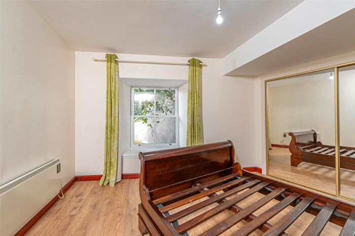 2 Bedroom Flat For Sale In / Johns Place, Edinburgh, EH6