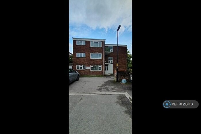 2 Bedroom Flat To Rent In Somerset Court, Southampton, SO15