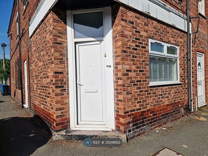 2 Bedroom Flat To Rent In Eccles, Manchester, M30