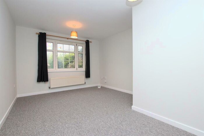 2 Bedroom Flat To Rent In Horstmann Close, Bath, BA1