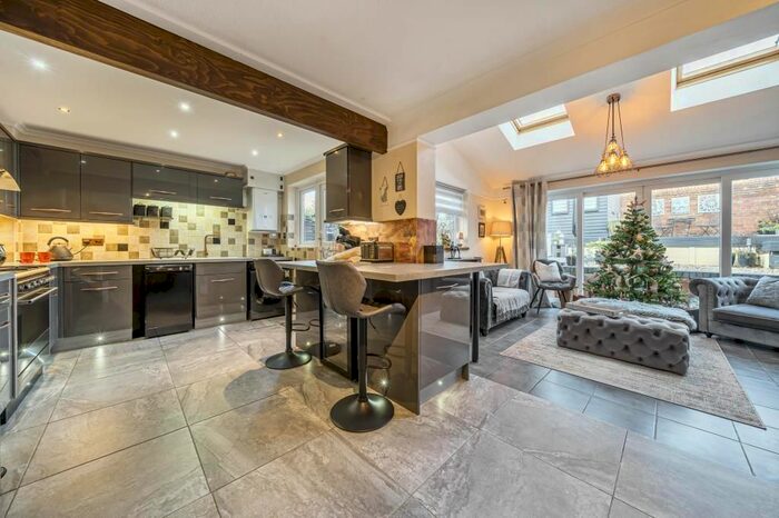 4 Bedroom Detached House For Sale In Thame, Oxfordshire, OX9