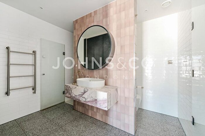3 Bedroom Apartment For Sale In The Modern, Embassy Gardens, Nine Elms, SW11