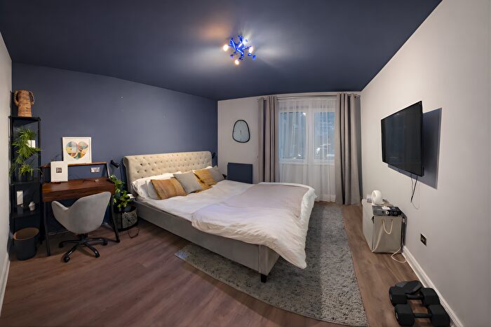 3 Bedroom Flat To Rent In Newport Avenue, London, E14