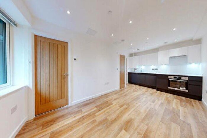 1 Bedroom Flat To Rent In Chertsey Road, Woking, GU21
