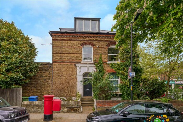 2 Bedroom Apartment To Rent In Lordship Lane, East Dulwich, London, SE22