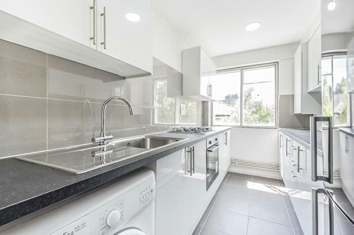 2 Bedroom Flat To Rent In Pemberton Gardens, London, N19
