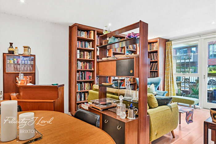 2 Bedroom Apartment For Sale In Dobson Walk, London, SE5