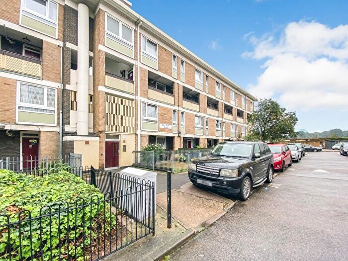 1 Bedroom Flat For Sale In Belton Way, London, E3