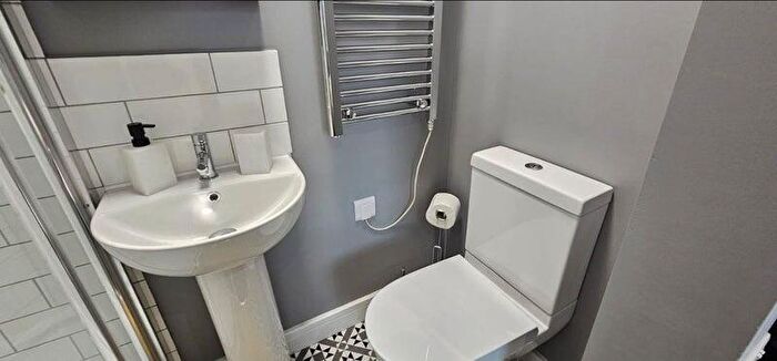 5 Bedroom House To Rent In Parrin Lane, Manchester, M30