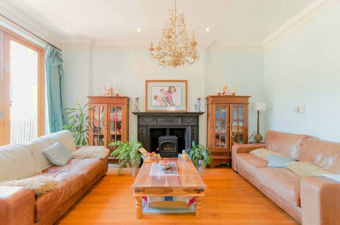 5 Bedroom House To Rent In Exeter Road, Mapesbury Estate, London, NW2