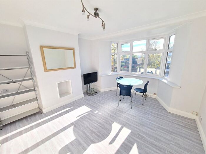 2 Bedroom Flat To Rent In Sherwood Hall, East End Road, N2