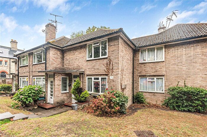 2 Bedroom Maisonette For Sale In Barnet Lane, Elstree, Borehamwood, Hertfordshire, WD6