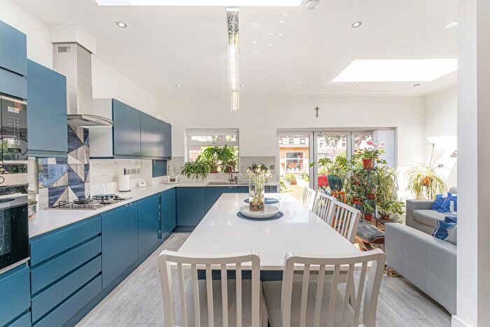 3 Bedroom Terraced House For Sale In Kenilworth Gardens, Ilford, Essex, IG3