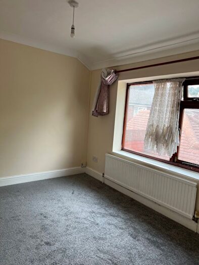 3 Bedroom End Of Terrace House To Rent In Bennetts Castle Lane, Dagenham, RM8