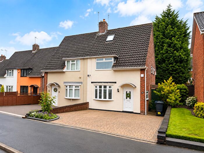 3 Bedroom Semi Detached House For Sale In Ashenhurst Road, Dudley, DY1