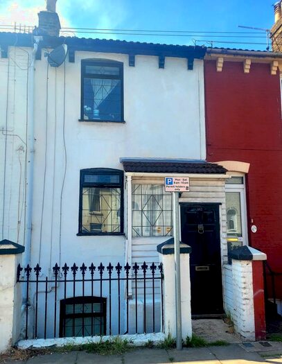 4 Bedroom Terraced House To Rent In Gardiner Street, Gillingham, ME7