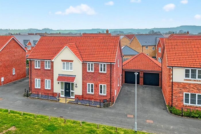 4 Bedroom Detached House For Sale In Robinson Avenue, Houghton Conquest, MK45