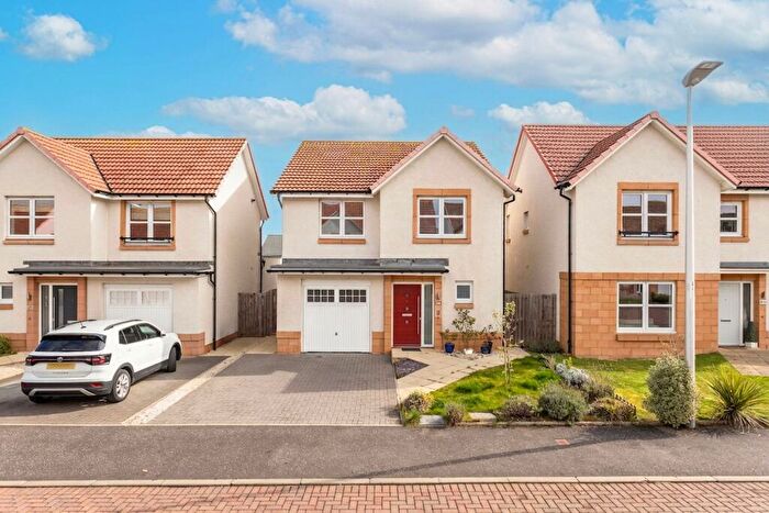 4 Bedroom Detached House For Sale In Longwall Crescent, Newcraighall, EH21