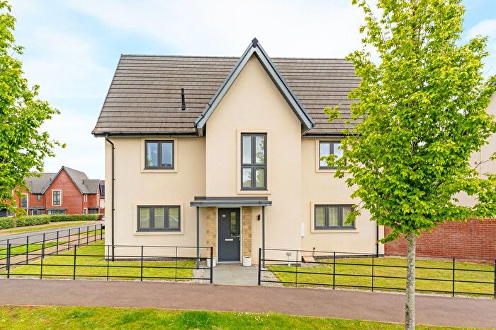 4 Bedroom Detached House For Sale In Abbotsbury Drive, Daventry, Northamptonshire, NN11