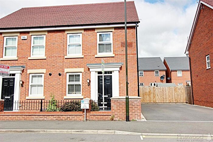 3 Bedroom Semi Detached House To Rent In St Margarets Drive, Chesterfield, Derbyshire, S40