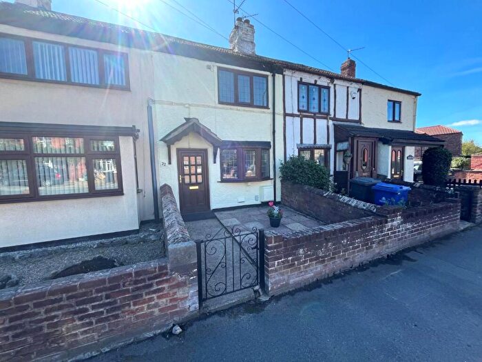 2 Bedroom Cottage For Sale In Wroot Road, Finningley, Doncaster, DN9