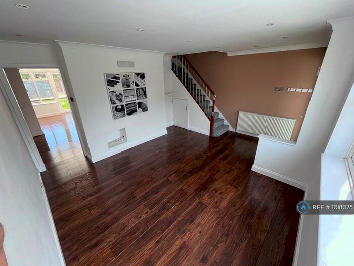 2 Bedroom End Of Terrace House To Rent In Bramble Road, Leigh-On-Sea, SS9