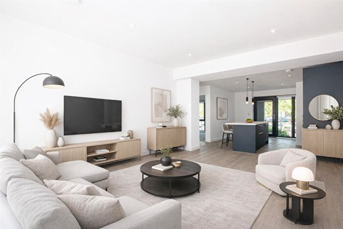 2 Bedroom Apartment To Rent In One Month Rent Free - Buckingham Court, Milton Keynes, MK9