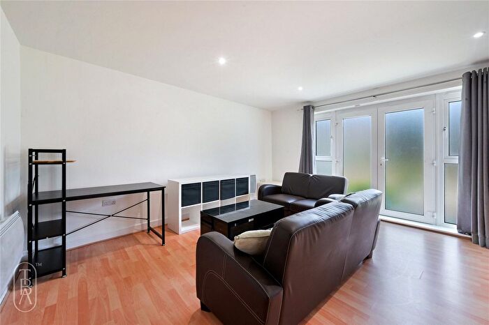 2 Bedroom Flat To Rent In Morton Close, London, E1