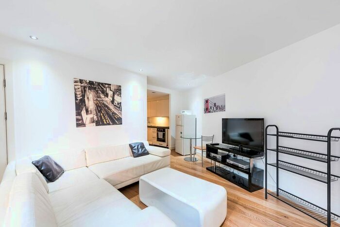 2 Bedroom Flat To Rent In Salamanca Tower, Waterloo, London, SE1