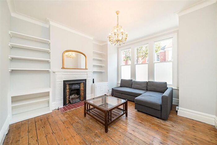 2 Bedroom Flat To Rent In Lynn Road, Balham, SW12