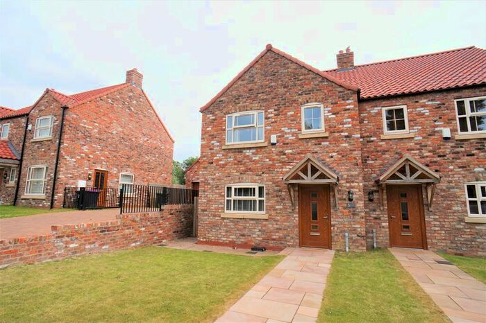 3 Bedroom Semi-Detached House For Sale In Fledgling Close, Eagle, Lincoln, LN6
