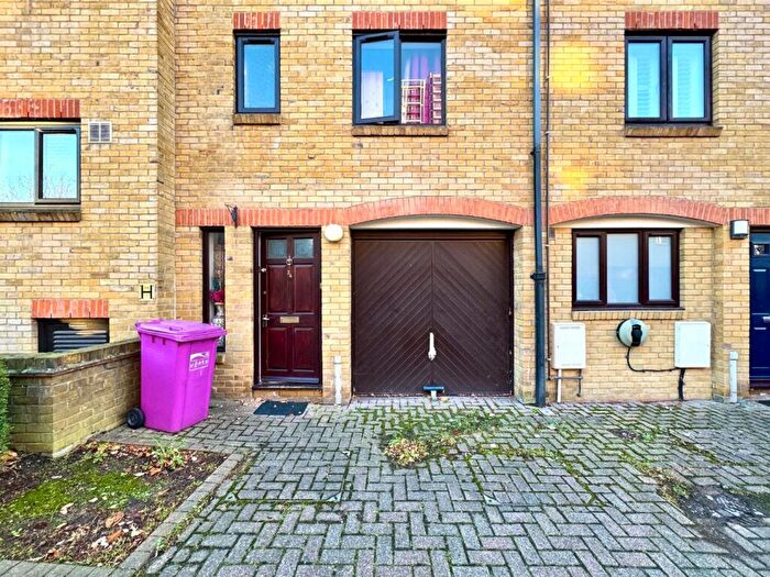 4 Bedroom Flat To Rent In Kennet Street, London, E1W