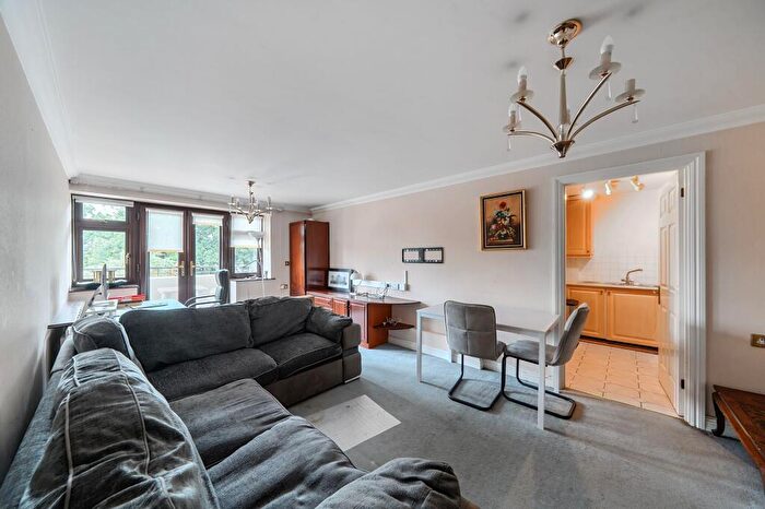 1 Bedroom Flat For Sale In Edgware Way, Eaton Court, HA8