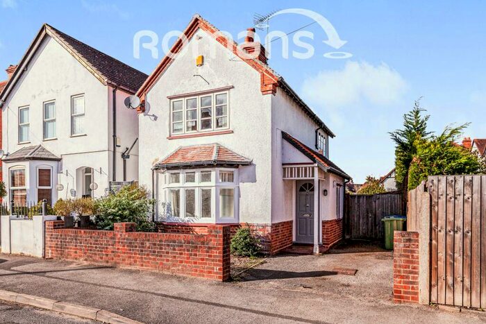 3 Bedroom Detached House To Rent In Spencers Road, SL6