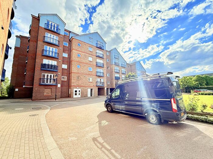 2 Bedroom Flat For Sale In Argent Court, Argent Street, Grays, RM17