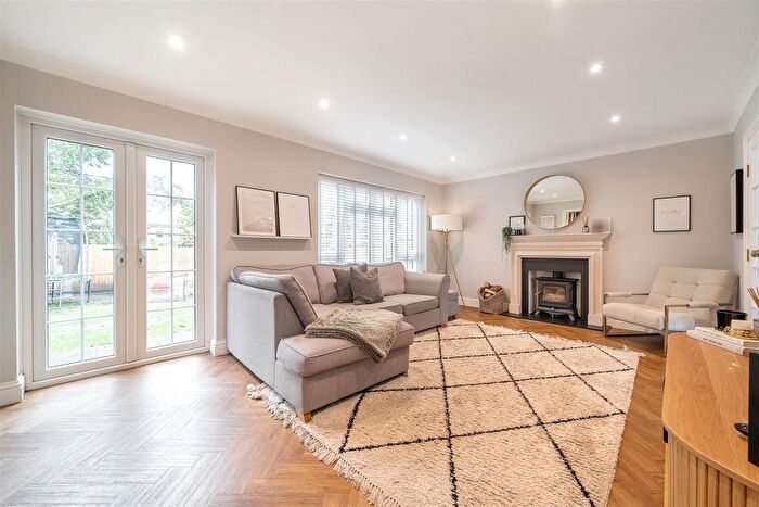 5 Bedroom Detached House For Sale In Knowles Avenue Crowthorne, Berkshire, RG45