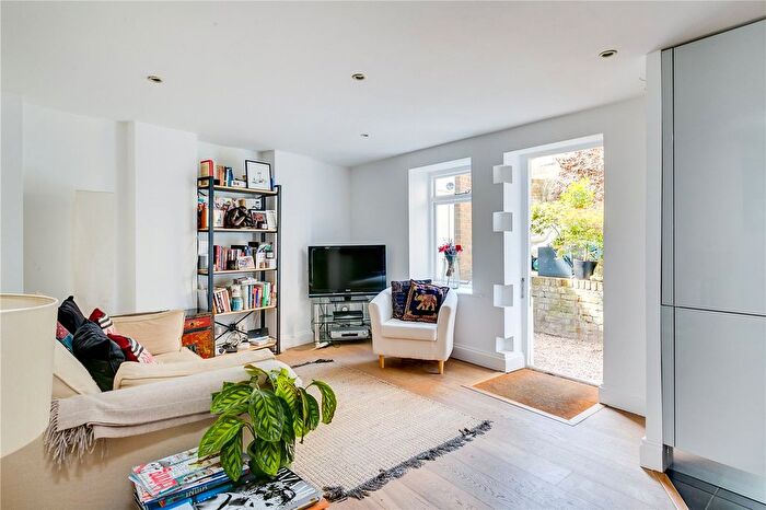 1 Bedroom End Terrace House For Sale In Waldemar Avenue, London, SW6
