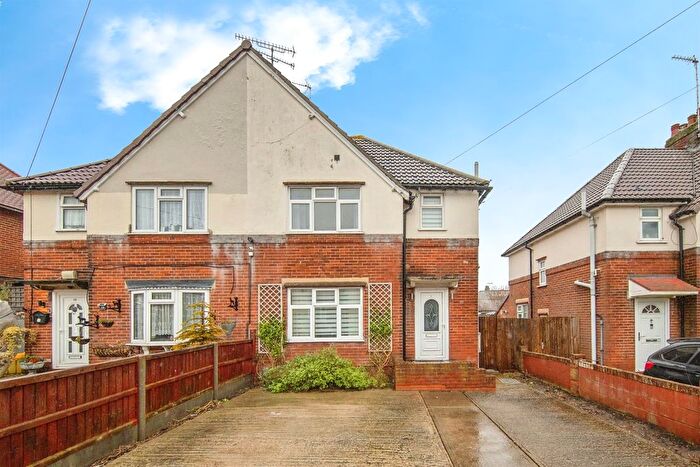 3 Bedroom Semi Detached House For Sale In Mercers Way, Colchester, CO1