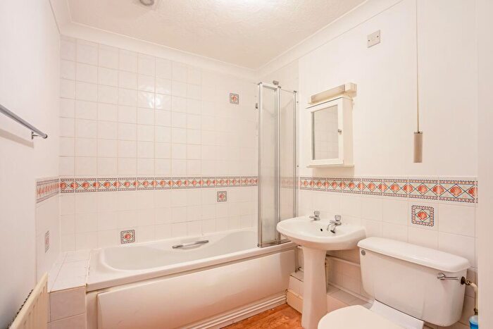 2 Bedroom Apartment To Rent In Peter Weston Place, Chichester, PO19