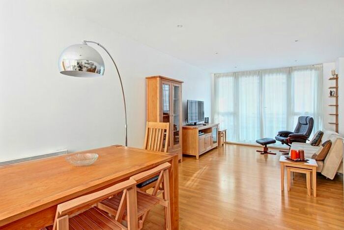 2 Bedroom Flat To Rent In Halcyon Wharf, Wapping High Street, London, E1W