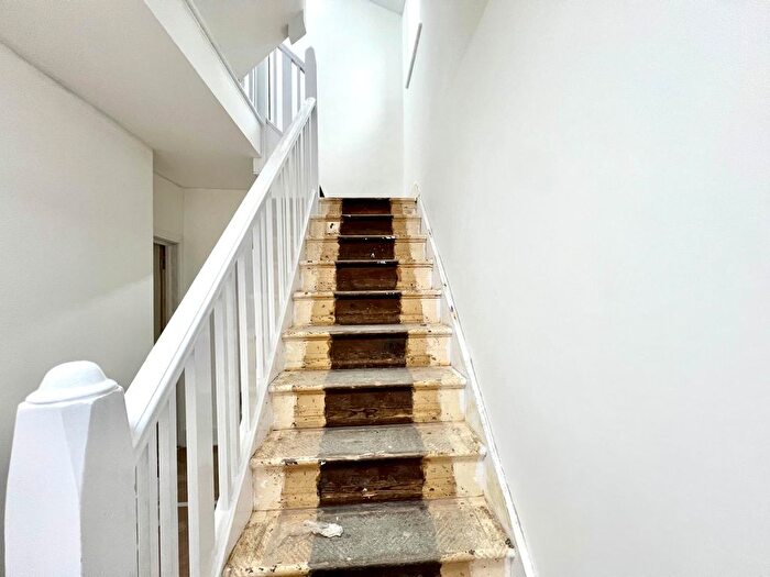 4 Bedroom Semi-Detached House To Rent In Heston Road, Hounslow, TW5