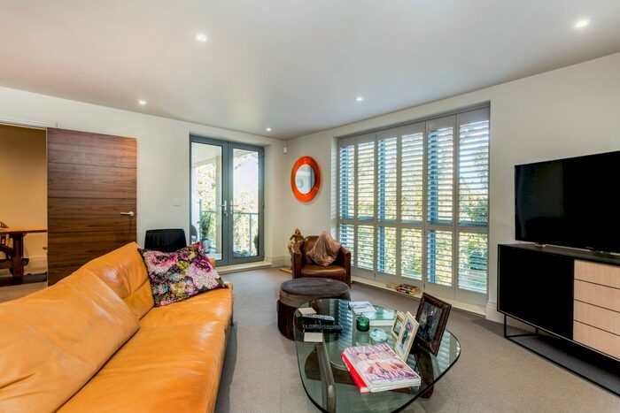 2 Bedroom Flat To Rent In Humphris Place, Cheltenham, GL53