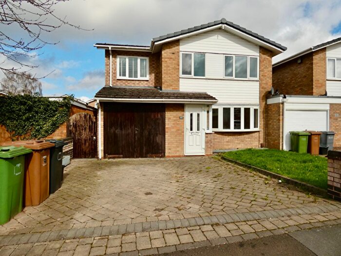 4 Bedroom Link Detached House To Rent In Wheeley Road, Solihull, B92