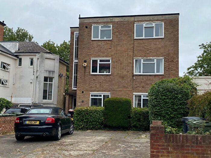 2 Bedroom Flat To Rent In Park Hill, London, SW4