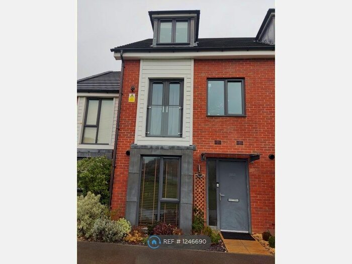 3 Bedroom Terraced House To Rent In Kennet Walk, Reading RG1